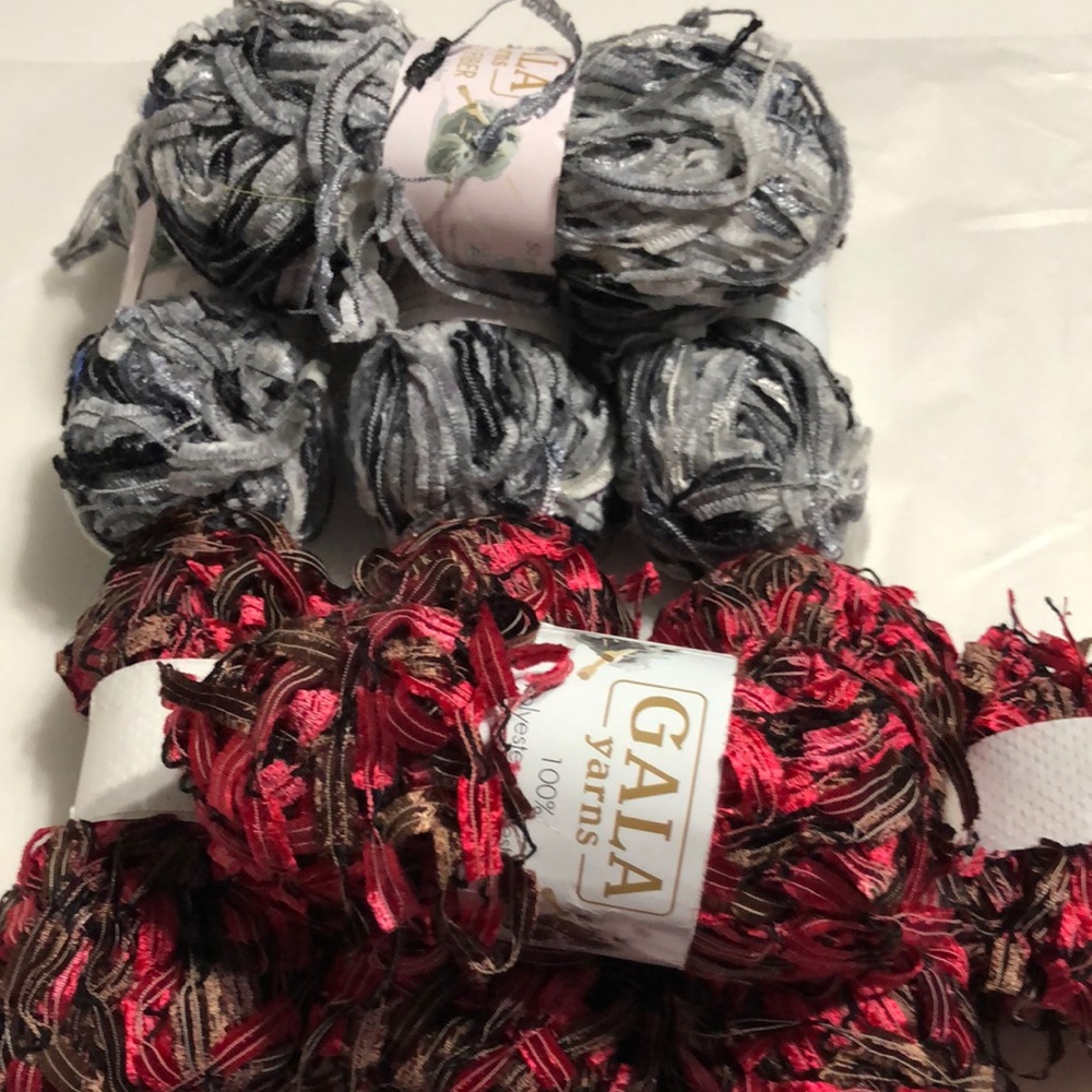 8 SKEINS SPECIALTY YARN. NEW